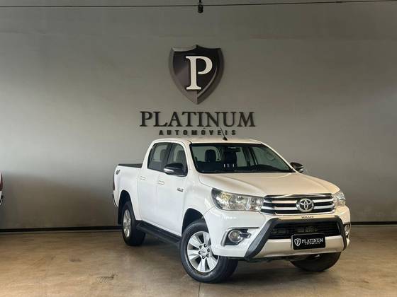 TOYOTA HILUX 2.8 SR 4X4 CD 16V DIESEL 4P AUTOMÁTICO TOYOTA HILUX 2.8 SR 4X4 CD 16V DIESEL 4P AUTOMÁTICO